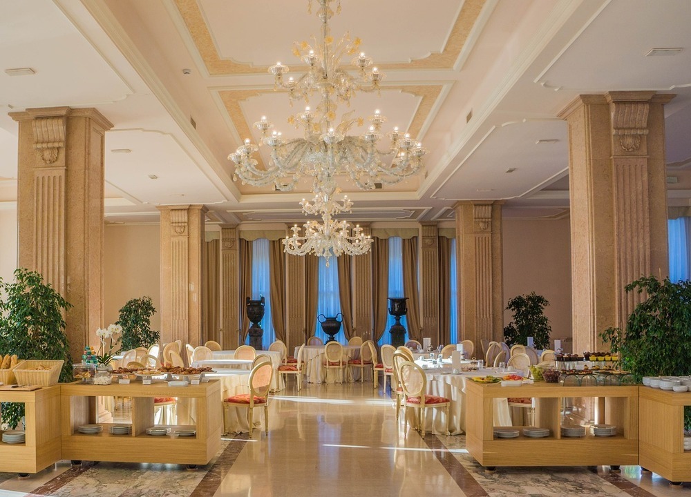 How Restaurants Can Create a Smoke-Free Dining Experience